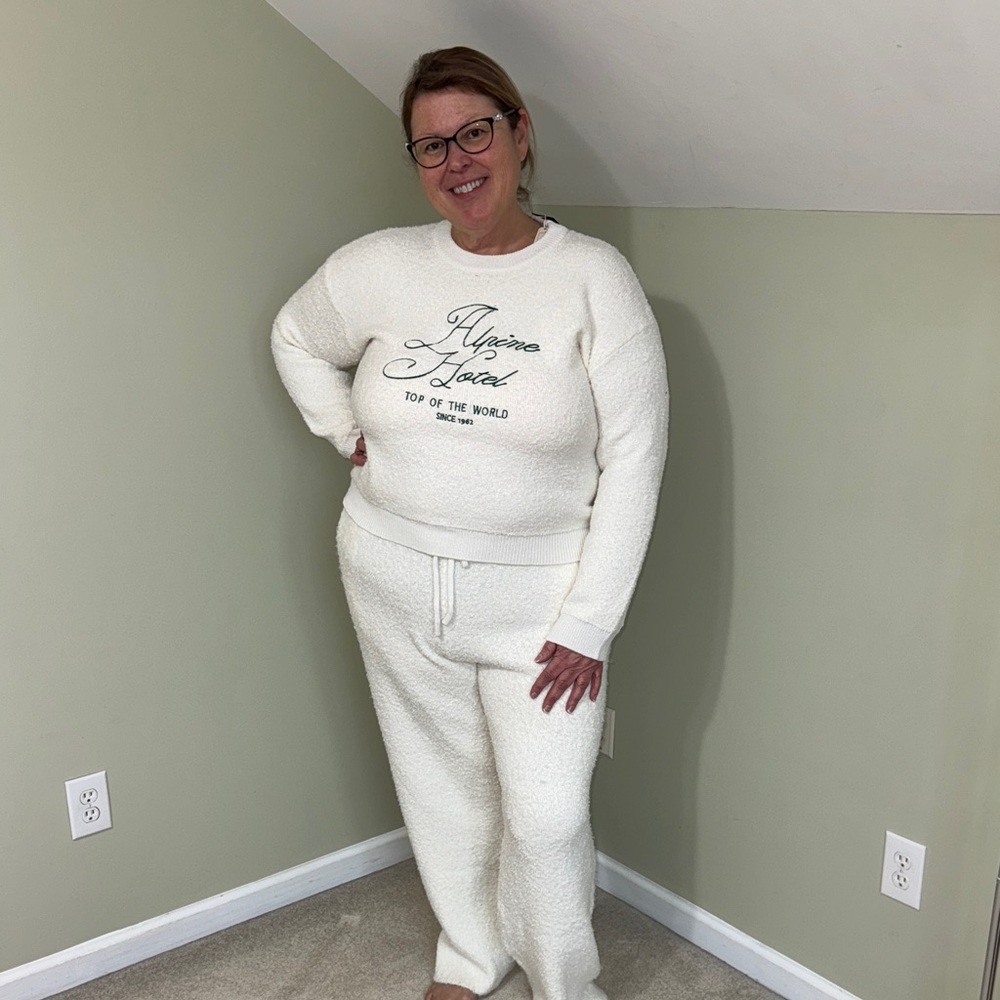 White Fuzzy Embroidered Lounge Set - Picture 2 of 5